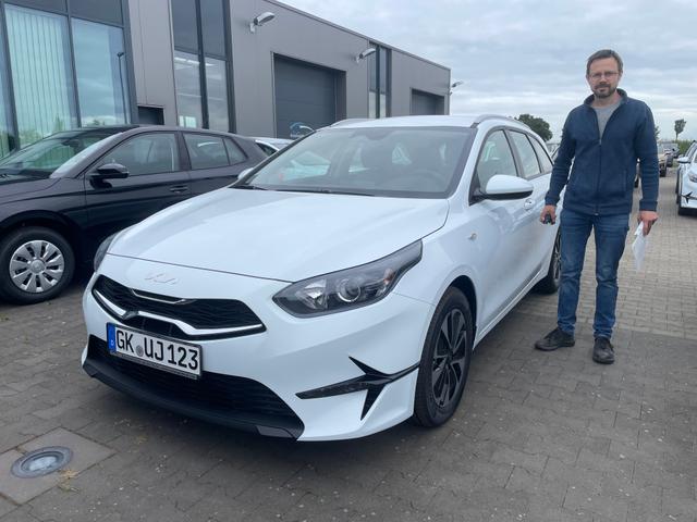 Fahrzeugübergabe eines Kia Ceed Sportswagon 