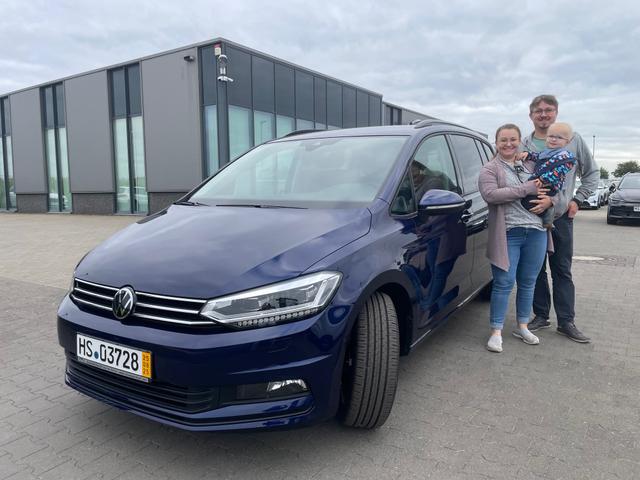 Fahrzeugübergabe eines VW Touran 
