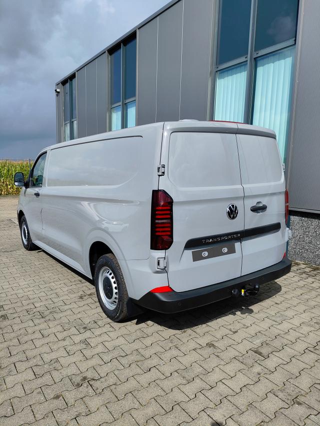 Volkswagen T7 Kastenwagen Basis 2.0 TDI 170PS AUTOMATIK LANG, Grau, HECKFLÜGELTÜREN, 2-Zonen-Klimautomatik, M-Lederlenkrad, Anhängerkupplung, Parksensoren vorn/hinten, Rückfahrkamera, Frontscheibe beheizbar, Ganzjahresreifen, Sitzpaket 46 (inkl. Sitzheizung), Reserverad, 70l Tank 