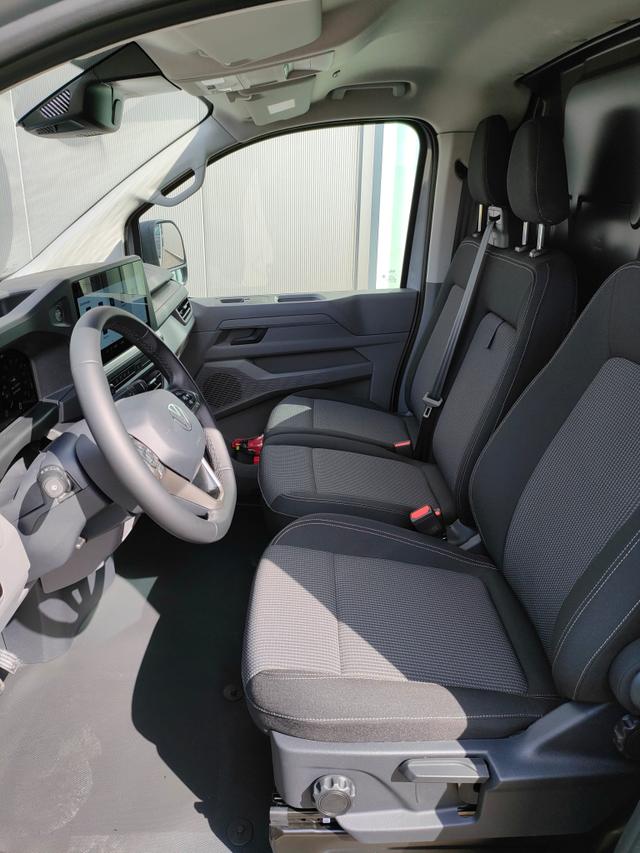 Volkswagen T7 Kastenwagen Basis 2.0 TDI 170PS AUTOMATIK LANG, Grau, HECKFLÜGELTÜREN, 2-Zonen-Klimautomatik, M-Lederlenkrad, Anhängerkupplung, Parksensoren vorn/hinten, Rückfahrkamera, Frontscheibe beheizbar, Ganzjahresreifen, Sitzpaket 46 (inkl. Sitzheizung), Reserverad, 70l Tank 
