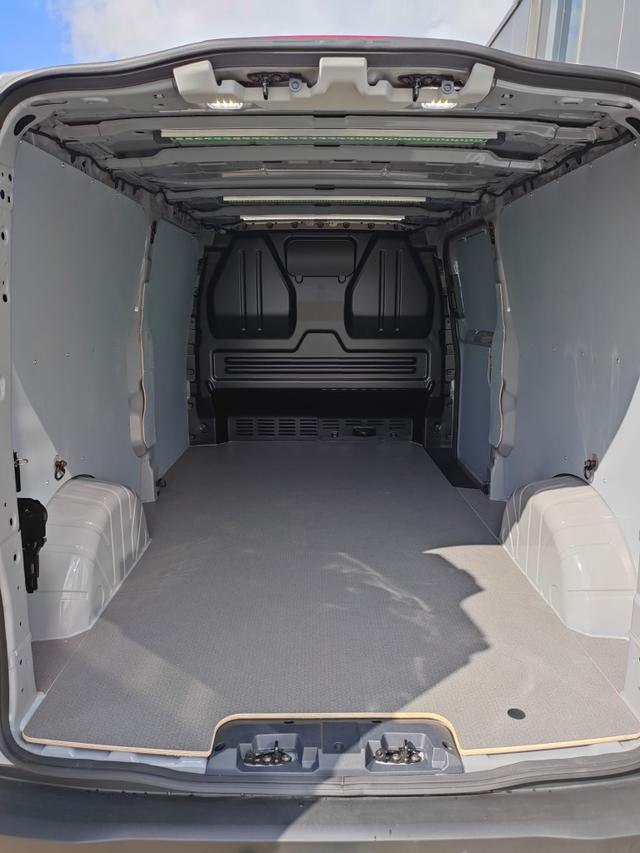 Volkswagen T7 Kastenwagen Basis 2.0 TDI 170PS AUTOMATIK LANG, Grau, HECKFLÜGELTÜREN, 2-Zonen-Klimautomatik, M-Lederlenkrad, Anhängerkupplung, Parksensoren vorn/hinten, Rückfahrkamera, Frontscheibe beheizbar, Ganzjahresreifen, Sitzpaket 46 (inkl. Sitzheizung), Reserverad, 70l Tank 