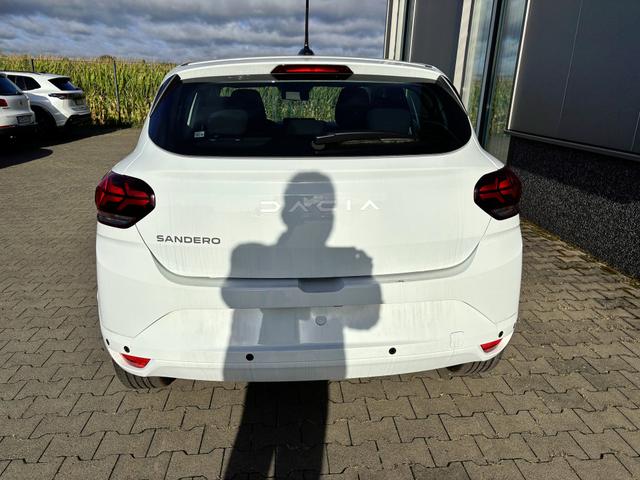 Dacia Sandero Expression 1.0 ECO-G 100 BENZIN/LPG-GASANLAGE, Weiß, Klimaanlage, NAVIGATIONSSYSTEM 8", Parksensoren VORNE + HINTEN, RÜCKFAHRKAMERA, TOTER-WINKEL-WARNER, Nebelscheinwerfer, Tempomat, Lederlenkrad, Armlehne, Spiegel elektr. einstell-/beheizbar, ZV mit Fernbedienung 