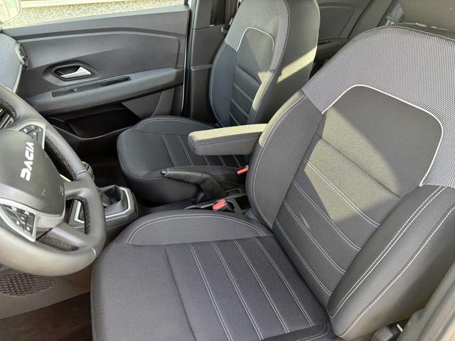 Dacia Sandero Expression 1.0 ECO-G 100 BENZIN/LPG-GASANLAGE, Weiß, Klimaanlage, NAVIGATIONSSYSTEM 8", Parksensoren VORNE + HINTEN, RÜCKFAHRKAMERA, TOTER-WINKEL-WARNER, Nebelscheinwerfer, Tempomat, Lederlenkrad, Armlehne, Spiegel elektr. einstell-/beheizbar, ZV mit Fernbedienung 