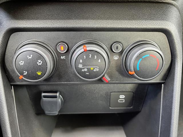 Dacia Sandero Expression 1.0 ECO-G 100 BENZIN/LPG-GASANLAGE, Weiß, Klimaanlage, NAVIGATIONSSYSTEM 8", Parksensoren VORNE + HINTEN, RÜCKFAHRKAMERA, TOTER-WINKEL-WARNER, Nebelscheinwerfer, Tempomat, Lederlenkrad, Armlehne, Spiegel elektr. einstell-/beheizbar, ZV mit Fernbedienung 