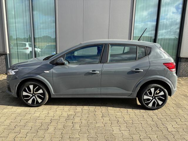 Dacia Sandero Expression 1.0 ECO-G 100 BENZIN/LPG-GASANLAGE, Weiß, Klimaanlage, NAVIGATIONSSYSTEM 8", Parksensoren VORNE + HINTEN, RÜCKFAHRKAMERA, TOTER-WINKEL-WARNER, Nebelscheinwerfer, Tempomat, Lederlenkrad, Armlehne, Spiegel elektr. einstell-/beheizbar, ZV mit Fernbedienung 