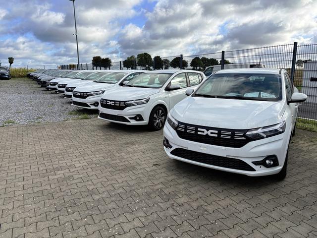 Dacia Sandero Expression 1.0 ECO-G 100 BENZIN/LPG-GASANLAGE, Weiß, Klimaanlage, NAVIGATIONSSYSTEM 8", Parksensoren VORNE + HINTEN, RÜCKFAHRKAMERA, TOTER-WINKEL-WARNER, Nebelscheinwerfer, Tempomat, Lederlenkrad, Armlehne, Spiegel elektr. einstell-/beheizbar, ZV mit Fernbedienung 