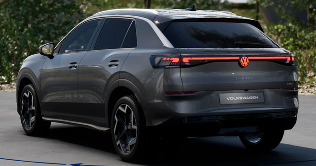 Volkswagen T-Roc LIFE 1.5 eTSI mild-hybrid 116PS DSG (AUTOMATIK), 16" Alufelgen, ACC Tempomat, Climatronic, Rückfahrkamera, Parksensoren vorne/hinten, Radio 12,9" + Wireless App-Connect, Toter-Winkel-Warner, M-Lederlenkrad, Armlehne vorn, LED-Scheinwerfer, Dachreling 