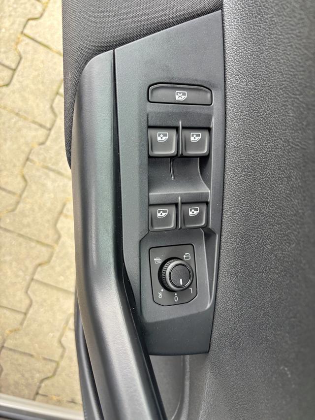 Volkswagen Taigo LIFE 1.5 TSI 150PS DSG/AUTOMATIK, Deep-Black-Metallic, 17" Alu Aberdeen, MATRIX-LED, Sitzheizung, Climatronic, Parksensoren vorn/hinten, Rückfahrkamera, Radio Ready2Discover + Wireless App-Connect, Keyless Access, Licht-/Sicht, Privacy-Glas, M-Lederlenkrad 