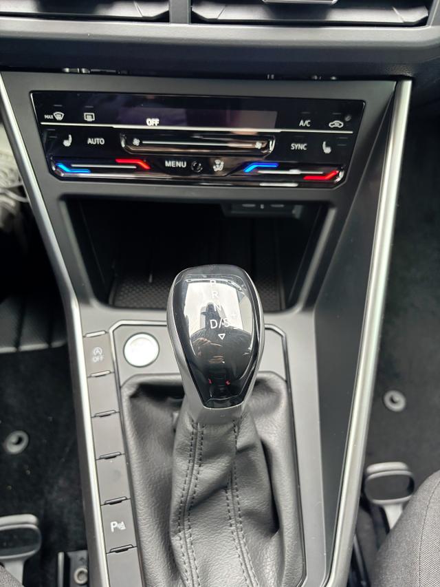 Volkswagen Taigo LIFE 1.5 TSI 150PS DSG/AUTOMATIK, Deep-Black-Metallic, 17" Alu Aberdeen, MATRIX-LED, Sitzheizung, Climatronic, Parksensoren vorn/hinten, Rückfahrkamera, Radio Ready2Discover + Wireless App-Connect, Keyless Access, Licht-/Sicht, Privacy-Glas, M-Lederlenkrad 