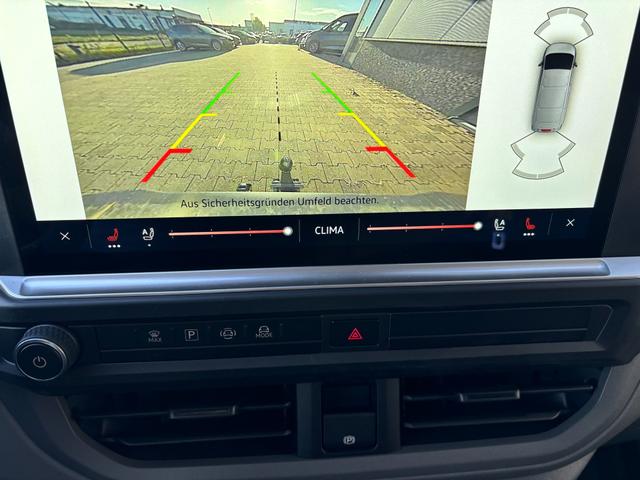 Volkswagen T7 Kastenwagen Basis 2.0 TDI 170PS AUTOMATIK LANG, Schwarz, HECKFLÜGELTÜREN, 2-Zonen-Klimautomatik, M-Lederlenkrad, Anhängerkupplung, Parksensoren vorn/hinten, Rückfahrkamera, Frontscheibe beheizbar, Ganzjahresreifen, Sitzpaket 46 (inkl. Sitzheizung), Reserverad, 70l Tank 