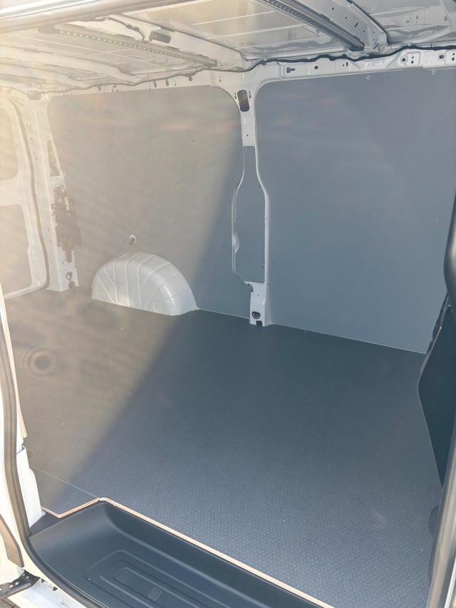Volkswagen T7 Kastenwagen Basis 2.0 TDI 170PS AUTOMATIK LANG, Weiß, HECKFLÜGELTÜREN, 2-Zonen-Klimautomatik, M-Lederlenkrad, Anhängerkupplung, Parksensoren vorn/hinten, Rückfahrkamera, Frontscheibe beheizbar, Ganzjahresreifen, Sitzpaket 46 (inkl. Sitzheizung), Reserverad, 70l Tank 