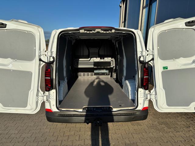 Volkswagen T7 Kastenwagen Basis 2.0 TDI 170PS AUTOMATIK LANG, Schwarz, HECKFLÜGELTÜREN, 2-Zonen-Klimautomatik, M-Lederlenkrad, Anhängerkupplung, Parksensoren vorn/hinten, Rückfahrkamera, Frontscheibe beheizbar, Ganzjahresreifen, Sitzpaket 46 (inkl. Sitzheizung), Reserverad, 70l Tank 