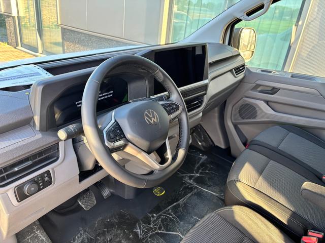 Volkswagen T7 Kastenwagen Basis 2.0 TDI 170PS AUTOMATIK LANG, Schwarz, HECKFLÜGELTÜREN, 2-Zonen-Klimautomatik, M-Lederlenkrad, Anhängerkupplung, Parksensoren vorn/hinten, Rückfahrkamera, Frontscheibe beheizbar, Ganzjahresreifen, Sitzpaket 46 (inkl. Sitzheizung), Reserverad, 70l Tank 