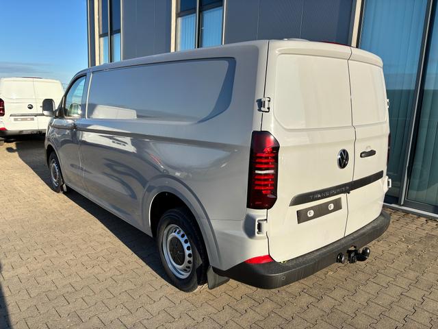 Volkswagen T7 Kastenwagen Basis 2.0 TDI 170PS AUTOMATIK LANG, Grau, HECKFLÜGELTÜREN, 2-Zonen-Klimautomatik, M-Lederlenkrad, Anhängerkupplung, Parksensoren vorn/hinten, Rückfahrkamera, Frontscheibe beheizbar, Ganzjahresreifen, Sitzpaket 46 (inkl. Sitzheizung), Reserverad, 70l Tank 