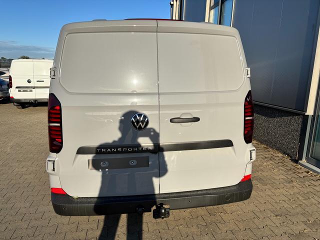 Volkswagen T7 Kastenwagen Basis 2.0 TDI 170PS AUTOMATIK LANG, Grau, HECKFLÜGELTÜREN, 2-Zonen-Klimautomatik, M-Lederlenkrad, Anhängerkupplung, Parksensoren vorn/hinten, Rückfahrkamera, Frontscheibe beheizbar, Ganzjahresreifen, Sitzpaket 46 (inkl. Sitzheizung), Reserverad, 70l Tank 