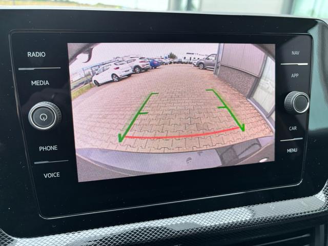 Volkswagen T-Cross Limited 1.0 TSI 115PS, 5 JAHRE GARANTIE, ANHÄNGERKUPPLUNG, NAVI 8", 17" Alu / Ganzjahresreifen, Climatronic, Sitzheizung, Parksensoren vo/hi + Kamera, Keyless, Privacy-Glas, Deep-Black Perleffekt, Dachreling, Sicht-Paket, Lendenwirbelstützen vorn 