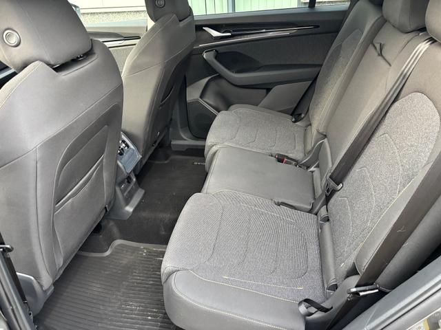 Skoda Kodiaq Selection 1.5 TSI mHEV 150PS DSG, 3J. Garantie, STANDHEIZUNG, 19" Alu, MATRIX-LED, NAVI 13", Alarm, Anhängerkupplung, Elektr. Heckklappe, ACC, 3Z-Climatronic, KESSY, Sitzheizung, Parksensoren v/h, Kamera, Fahrersitz elektr/Memory, Lederlenkrad beheizt, Virtual Coc 