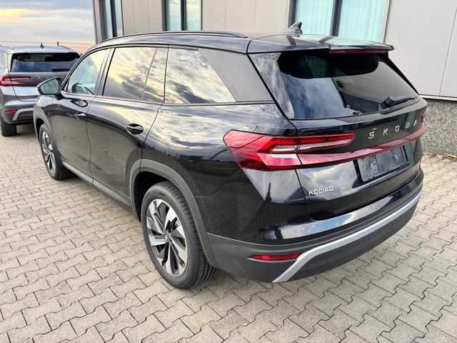 Skoda Kodiaq Selection 1.5 TSI mHEV 150PS DSG, 3J. Garantie, STANDHEIZUNG, 19" Alu, MATRIX-LED, NAVI 13", Alarm, Anhängerkupplung, Elektr. Heckklappe, ACC, 3Z-Climatronic, KESSY, Sitzheizung, Parksensoren v/h, Kamera, Fahrersitz elektr/Memory, Lederlenkrad beheizt, Virtual Coc 