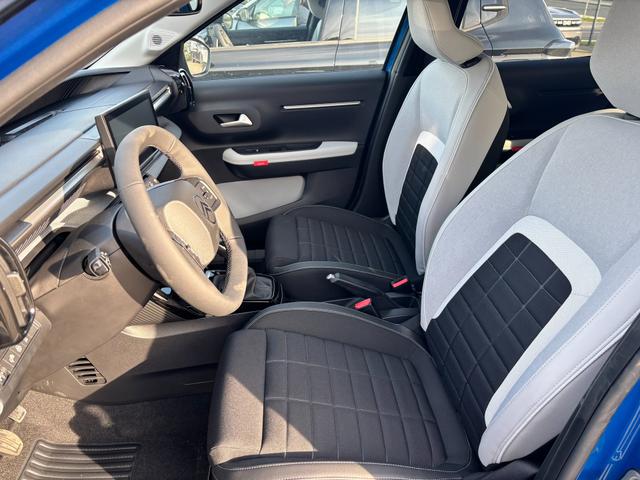 Citroën C3 NEUES MODELL "MAX" Turbo 100PS, Grau-Metallic, Winterpaket, 17" Alufelgen, Parksensoren hinten, Rückfahrkamera, Klimautomatik, Privacy-Glas, Dachreling, Navigation, Head-up-Display, Außenspiegel elektr. einstell-/beheiz-/anklappbar, ZV mit Fernbedienung 