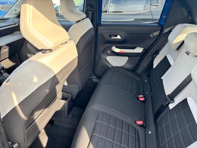 Citroën C3 NEUES MODELL "MAX" Turbo 100PS, Grau-Metallic, Winterpaket, 17" Alufelgen, Parksensoren hinten, Rückfahrkamera, Klimautomatik, Privacy-Glas, Dachreling, Navigation, Head-up-Display, Außenspiegel elektr. einstell-/beheiz-/anklappbar, ZV mit Fernbedienung 