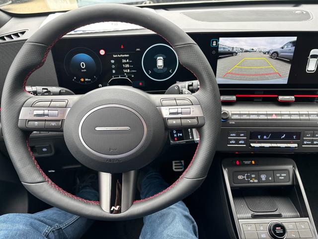 Hyundai KONA N Line 1.6 T-GDI 170PS 7DCT (AUTOMATIK) 4x2, TECHNOLOGIE-PAKET, 5J. Garantie, 18" Alu, NAVI 12,3", Winterpaket, 2-Zonen-Climatronic, Parksensoren vorn/hinten, Rückfahrkamera, BI-LED-Scheinwerfer, Smart Key, Alarm, ACC Tempomat, Lederlenkrad 