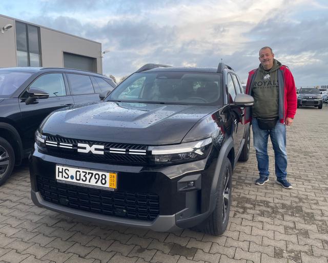 Fahrzeugübergabe eines Dacia Bigster 