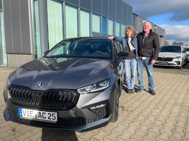 Fahrzeugübergabe eines Skoda Scala 