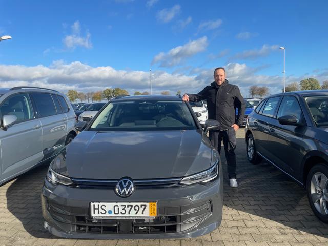 Fahrzeugübergabe eines Volkswagen Golf VARIANT  