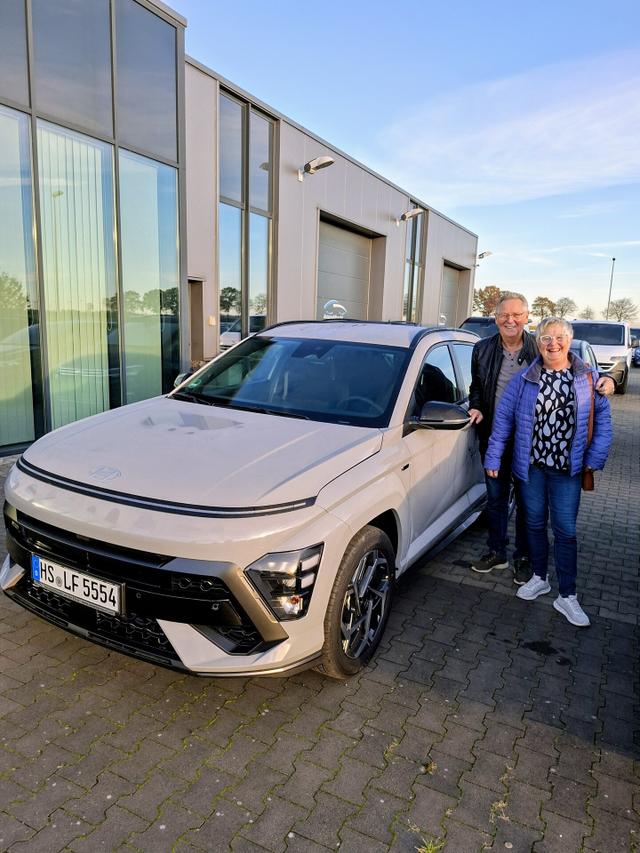 Fahrzeugauslieferung eines Hyundai KONA 