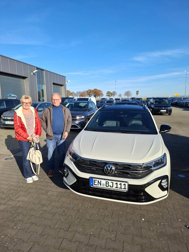 Fahrzeugübergabe eines VW Taigo 