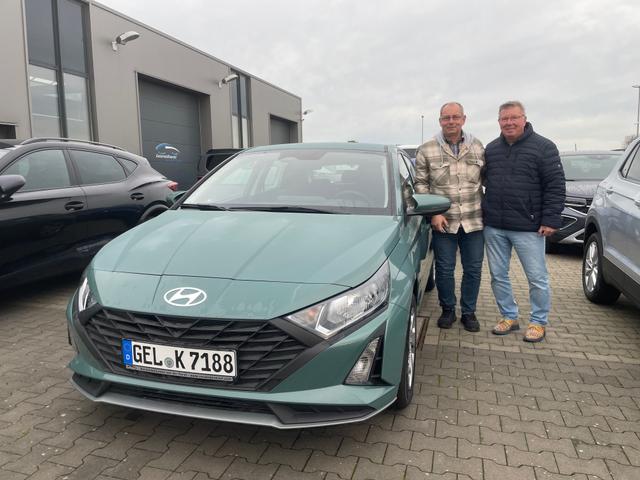 Fahrzeugübergabe eines Hyundai i20 