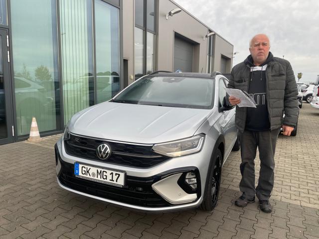 Fahrzeugübergabe eines VW Taigo 