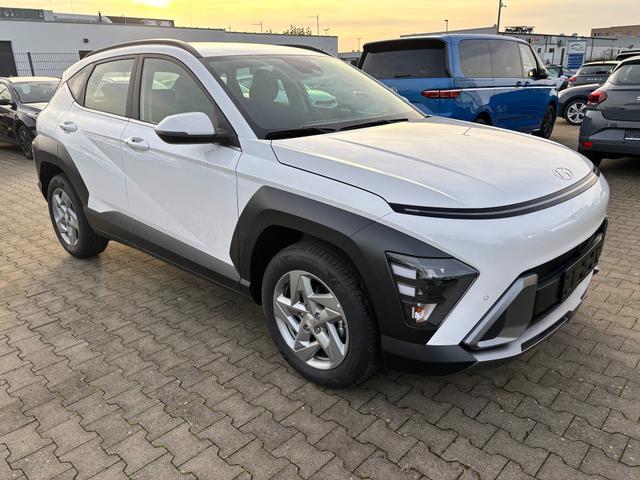 Hyundai KONA Smart 1.6 T-GDI 170PS 7DCT (AUTOMATIK) 4x2, 5J. Garantie, 17" Alu, NAVI 12,3", Winterpaket, 2-Zonen-Climatronic, Parksensoren vorn/hinten, Rückfahrkamera, BI-LED-Scheinwerfer, Key, Alarm, ACC Tempomat, Lederlenkrad 