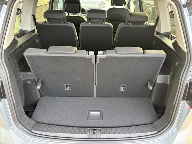 Volkswagen Touran Limited 1.5 TSI 150 PS, 17" Alu, GRAU-Metallic, Winter-Paket, Elektr. Heckklappe, Keyless, Alarm, LED-Scheinwerfer IQ-Light, Travel Assist, Parksensoren vo/hi, Rückfahrkamera, ACC, M-Lederlenkrad, Digital Cockpit, 3-Zonen-Climatronic, Radio Ready2Discover 8" 