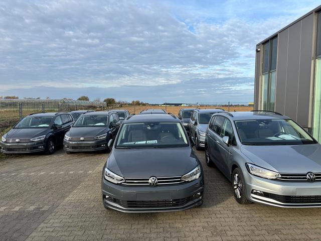 Volkswagen Touran Limited 1.5 TSI 150 PS, 17" Alu, GRAU-Metallic, Winter-Paket, Elektr. Heckklappe, Keyless, Alarm, LED-Scheinwerfer IQ-Light, Travel Assist, Parksensoren vo/hi, Rückfahrkamera, ACC, M-Lederlenkrad, Digital Cockpit, 3-Zonen-Climatronic, Radio Ready2Discover 8" 