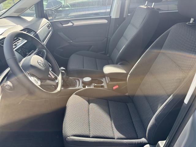 Volkswagen Touran Limited 1.5 TSI 150 PS, 17" Alu, GRAU-Metallic, Winter-Paket, Elektr. Heckklappe, Keyless, Alarm, LED-Scheinwerfer IQ-Light, Travel Assist, Parksensoren vo/hi, Rückfahrkamera, ACC, M-Lederlenkrad, Digital Cockpit, 3-Zonen-Climatronic, Radio Ready2Discover 8" 