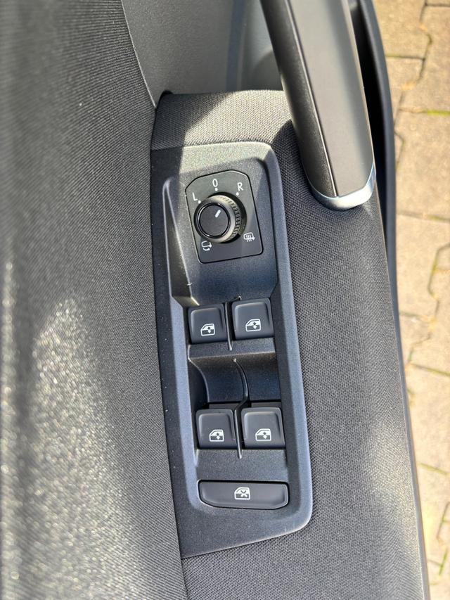 Volkswagen Touran Limited 1.5 TSI 150 PS, 17" Alu, GRAU-Metallic, Winter-Paket, Elektr. Heckklappe, Keyless, Alarm, LED-Scheinwerfer IQ-Light, Travel Assist, Parksensoren vo/hi, Rückfahrkamera, ACC, M-Lederlenkrad, Digital Cockpit, 3-Zonen-Climatronic, Radio Ready2Discover 8" 