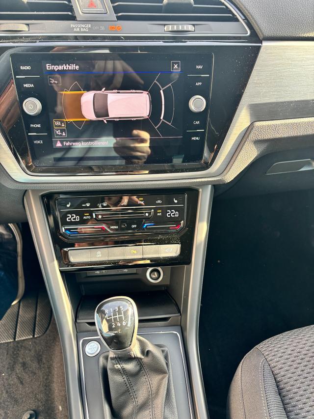 Volkswagen Touran Limited 1.5 TSI 150 PS, 17" Alu, GRAU-Metallic, Winter-Paket, Elektr. Heckklappe, Keyless, Alarm, LED-Scheinwerfer IQ-Light, Travel Assist, Parksensoren vo/hi, Rückfahrkamera, ACC, M-Lederlenkrad, Digital Cockpit, 3-Zonen-Climatronic, Radio Ready2Discover 8" 