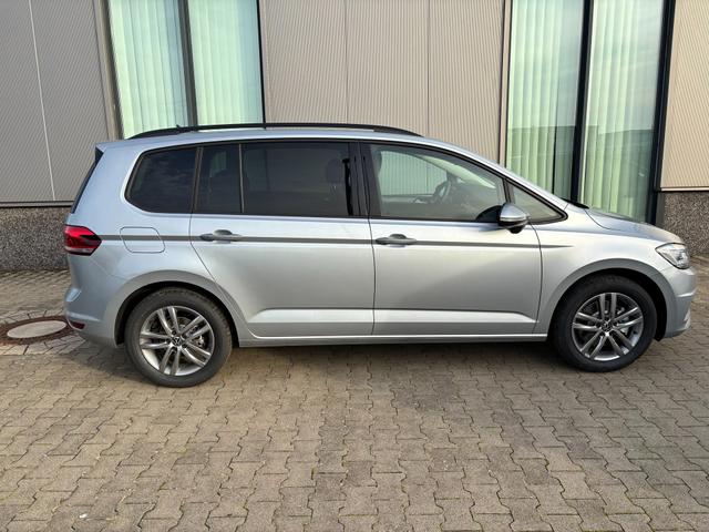 Volkswagen Touran Limited 1.5 TSI 150 PS, 17" Alu, SILBER-Metallic, Winter-Paket, Elektr. Heckklappe, Keyless, Alarm, LED-Scheinwerfer IQ-Light, Travel Assist, Parksensoren vo/hi, Rückfahrkamera, ACC, M-Lederlenkrad, Digital Cockpit, 3-Zonen-Climatronic, Radio Ready2Discover 8" 