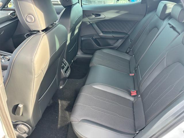 Cupra Formentor Basis 2.0 TSI 204PS DSG 4DRIVE (ALLRAD), 5 Jahre Garantie, 18" Alufelgen, Voll-LED-Scheinwerfer, 3Z-Climatronic, ACC/Tempomat, Digitales Cockpit, Full Link, Parksensoren v/h, Privacy-Glas, Multifunktions-Lederlenkrad, LED-Nebelscheinwerfer, Dachreling 