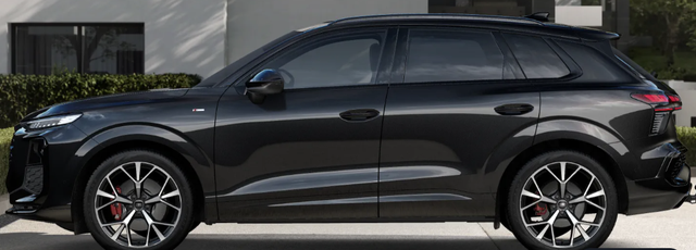 Audi Q3 Basis 2.0 TFSI quattro (Allrad) 204PS S-Tronic (Automatik), 17" Alufelgen, Elektr. Heckklappe, MMI Navigation plus, Sitzheizung, 3-Zonen-Klimaautomatik, Parksensoren vorn/hinten, M-Lederlenkrad, Tempomat, Dachreling, Virtual Cockpit 