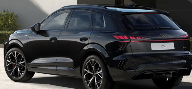 Audi Q3 Basis 2.0 TFSI quattro (Allrad) 204PS S-Tronic (Automatik), 17" Alufelgen, Elektr. Heckklappe, MMI Navigation plus, Sitzheizung, 3-Zonen-Klimaautomatik, Parksensoren vorn/hinten, M-Lederlenkrad, Tempomat, Dachreling, Virtual Cockpit 