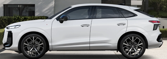 Audi Q3 Sportback Basis 2.0 TFSI quattro (Allrad) 204PS S-Tronic (Automatik), 17" Alufelgen, Elektr. Heckklappe, MMI Navigation plus, Sitzheizung, 3-Zonen-Klimaautomatik, Parksensoren vorn/hinten, M-Lederlenkrad, Tempomat, Virtual Cockpit 