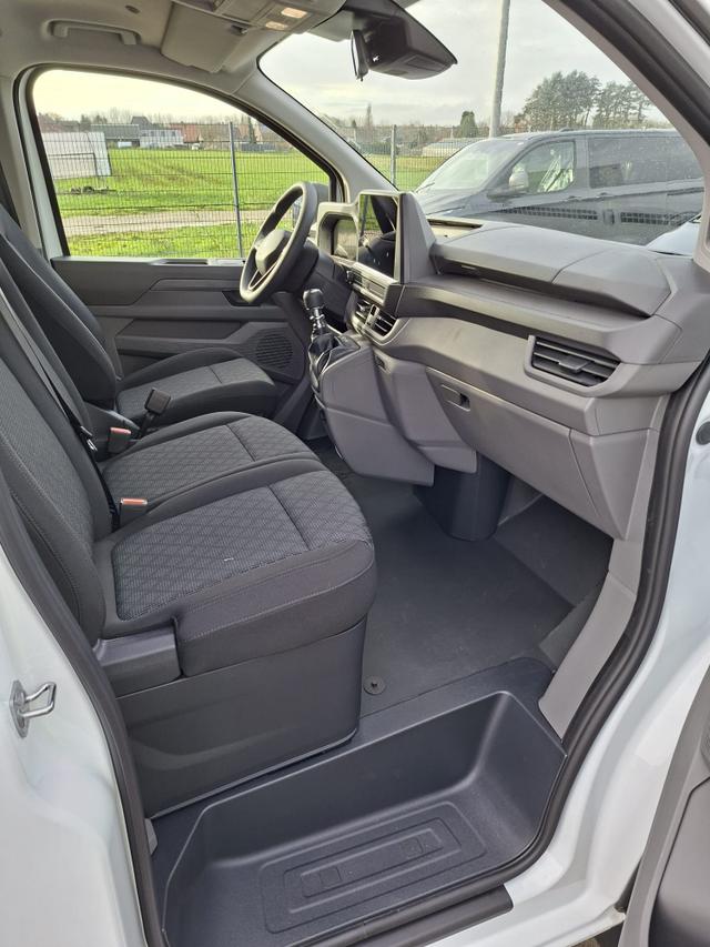 Volkswagen T7 Kombi Basis 2.0 TDI 150PS, 1-Zonen-Klimaautomatik, Parksensoren hinten, Privacy-Glas, 70l-Tank, Radio 13" + Wireless App-Connect, Tempomat, Digitales Cockpit, Keyless Start, Schiebetüre rechts 