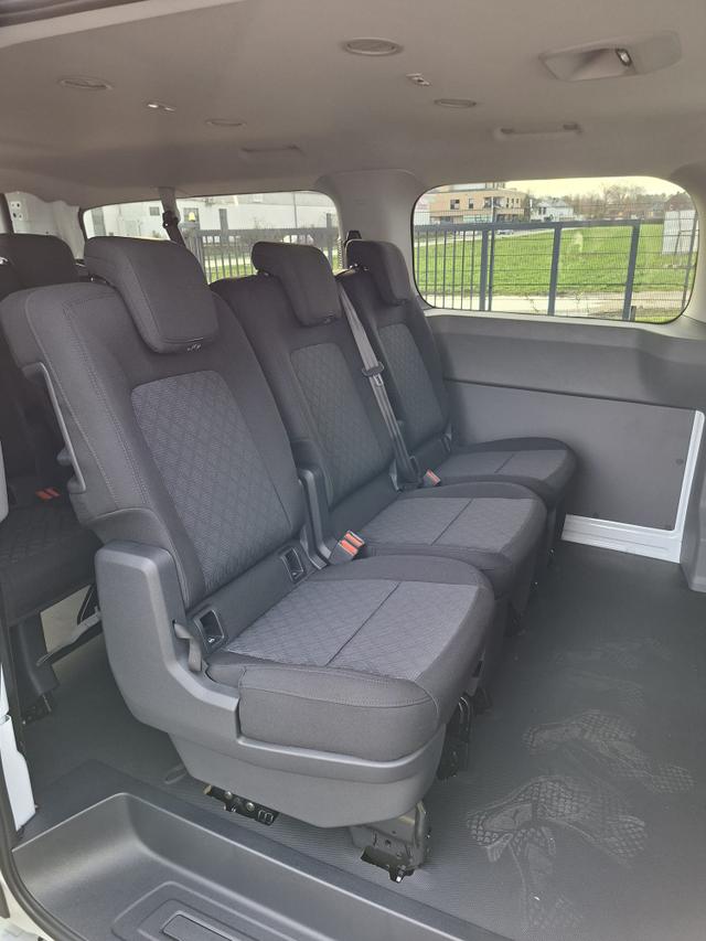Volkswagen T7 Kombi Basis 2.0 TDI 150PS, 1-Zonen-Klimaautomatik, Parksensoren hinten, Privacy-Glas, 70l-Tank, Radio 13" + Wireless App-Connect, Tempomat, Digitales Cockpit, Keyless Start, Schiebetüre rechts 