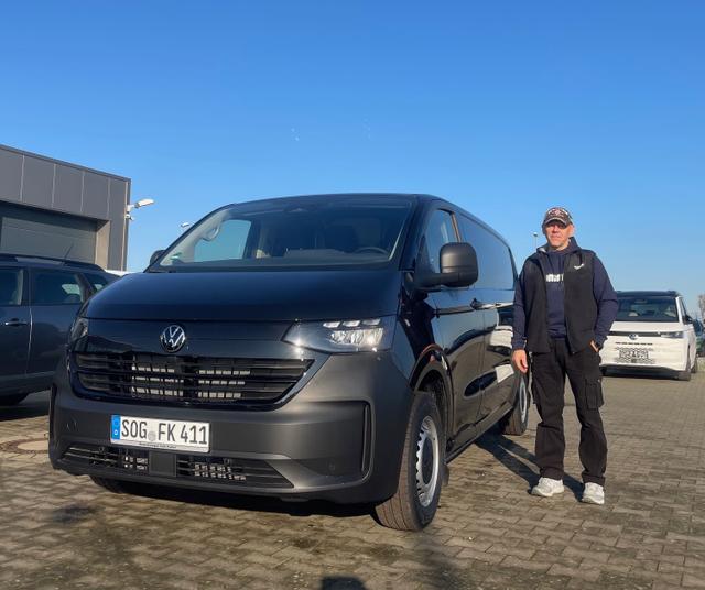 Fahrzeugübergabe eines VW T7 Kastenwagen T7 Transporter Kastenwagen (LANGER RADSTAND) 2.0 TDI, 125KW / 170PS,  an Herrn Kuhne