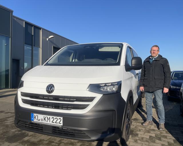 Fahrzeugübergabe eines Volkswagen T7 Kombi 