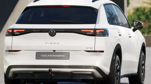 Volkswagen T-Roc LIFE 1.5 eTSI 116PS DSG (AUTOMATIK), Pure-White, ANHÄNGERKUPPLUNG, WINTER-PAKET, PRIVACY, 16" Alu, ACC, Climatronic, Rückfahrkamera, Parksensoren vorne/hinten, Radio 12,9" + Wireless App-Connect, Toter-Winkel-Warner, M-Lederlenkrad, LED-Scheinwerfer 