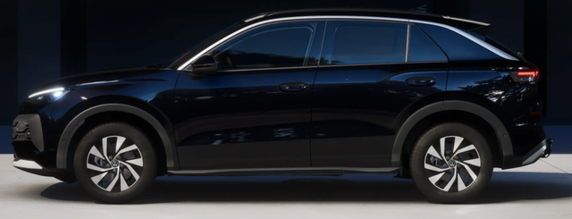 Volkswagen T-Roc LIFE 1.5 eTSI 116PS DSG (AUTOMATIK), SCHWARZ-METALLIC, ANHÄNGERKUPPLUNG, WINTER-PAKET, PRIVACY, 16" Alu, ACC, Climatronic, Rückfahrkamera, Parksensoren vorne/hinten, Radio 12,9" + Wireless App-Connect, Toter-Winkel-Warner, M-Lederlenkrad, LED-Scheinwerfer 