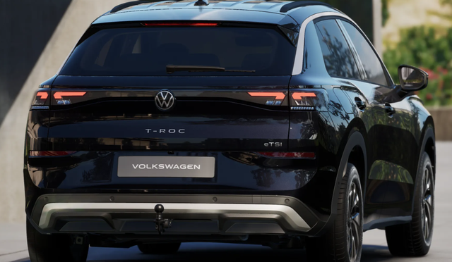 Volkswagen T-Roc LIFE 1.5 eTSI 116PS DSG (AUTOMATIK), SCHWARZ-METALLIC, ANHÄNGERKUPPLUNG, WINTER-PAKET, PRIVACY, 16" Alu, ACC, Climatronic, Rückfahrkamera, Parksensoren vorne/hinten, Radio 12,9" + Wireless App-Connect, Toter-Winkel-Warner, M-Lederlenkrad, LED-Scheinwerfer 